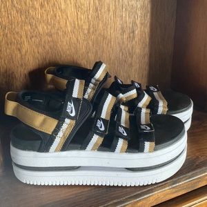 Nike Wmns Icon Classic Sandal 'Black Metallic Gold'